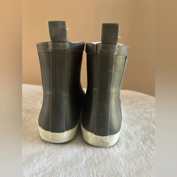 Rain boots - Size 7 -  Used good condition - Picture 2 of 7
